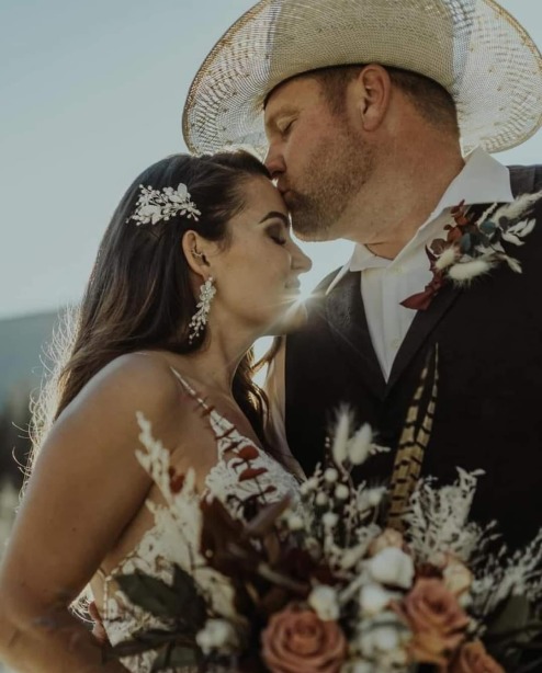 Photo of the real bride and groom kissing